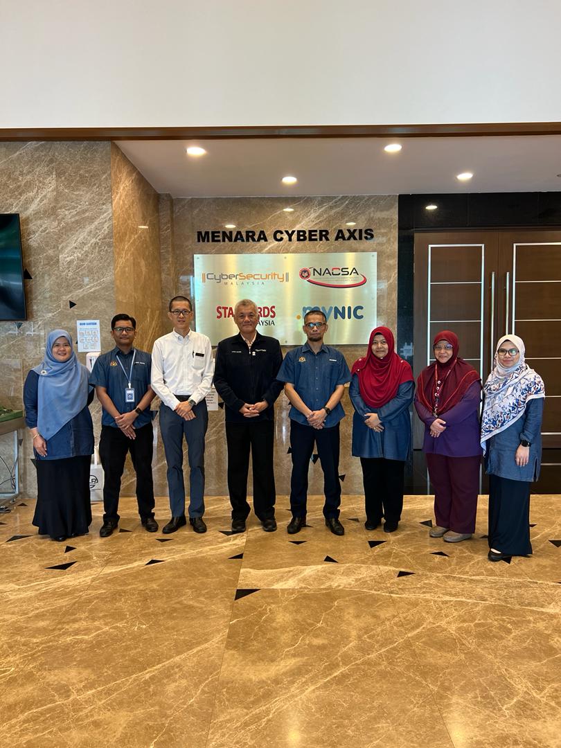 Perbincangan Kerjasama Strategik Bersama CyberSecurity Malaysia (CSM)