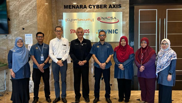 Perbincangan Kerjasama Strategik Bersama CyberSecurity Malaysia (CSM)